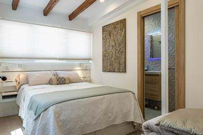 Central luxury flat with free parking