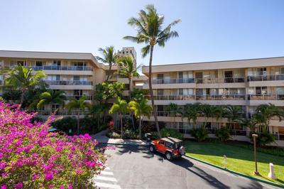 Walk to Beach, Dining & Shops Pool and AC