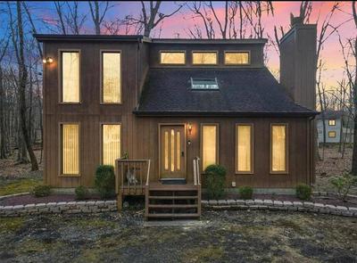 Cozy Cabin at Poconos With Hot Tub and Fire Pit