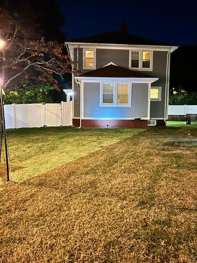 7 Mins drive to Yale, Large fenced yard