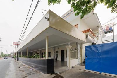 RedDoorz Syariah @ Sakura Hotel Duren Sawit