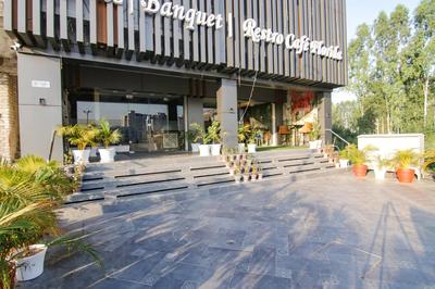 Hotel Florida -Manali Highway & 9 mins drive from Chandigarh University