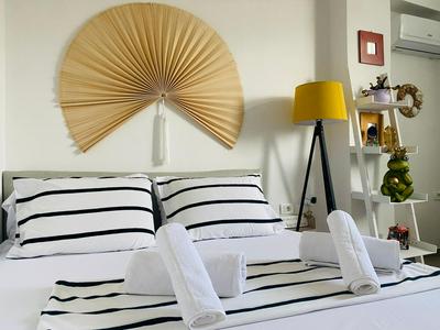 Lola’s Apartment