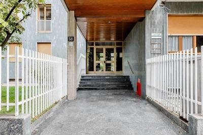Luxury 1 bedroom Apartment, close to San Siro, Fiera and 10 min metro to Duomo