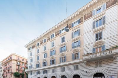 Colosseum Holidays - Three-Bedroom Apartment