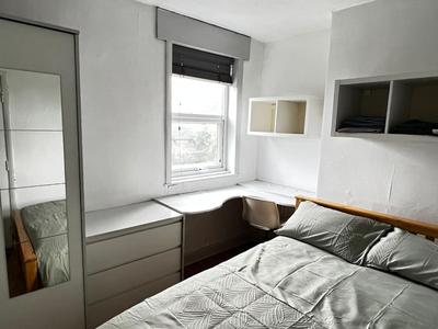 Luxury Room on Park Road Close to University & QMC Hospital