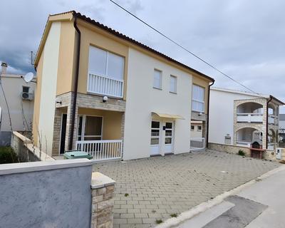 Holiday home Tomislav for 12 guests near the beach