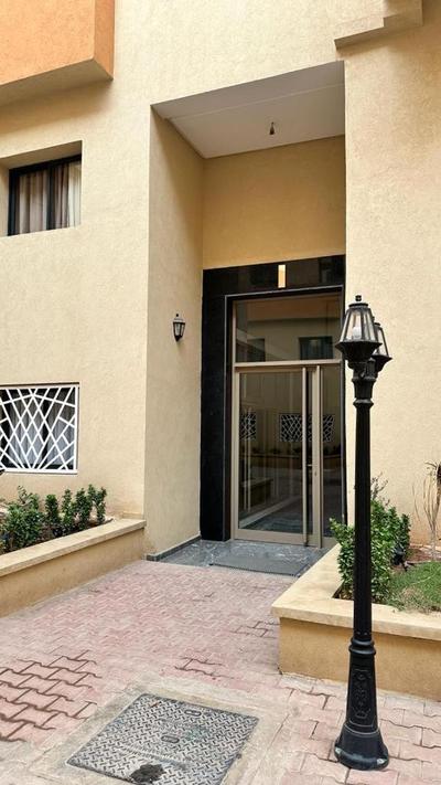 Duplex neuf, fibré avec accès piscine