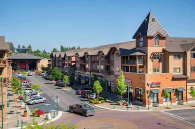 Charming 2-bed 2-bath Riverstone Condo