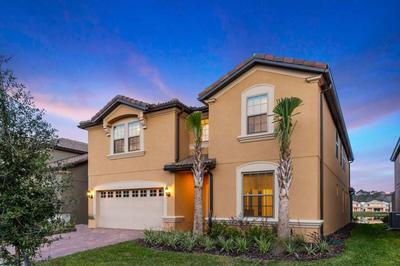 Indulge in a Lakefront Retreat 9 Bedrooms and World-Class Amenities