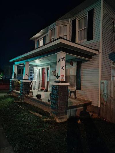 The vampire's den, downtown big house, pets ok