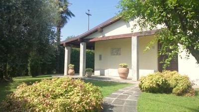 Villa In Lucca placed in a residential area, all services nearby