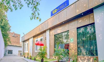 FabHotel Grand Model Town Inn