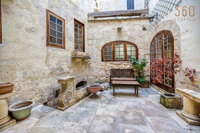 Charming 4BR House of Character with private pool By 360 Estates