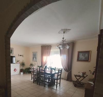 Ros' s house