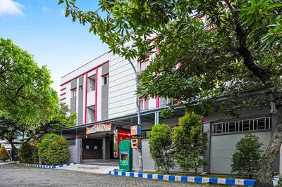 OYO 90889 Dkb Residence