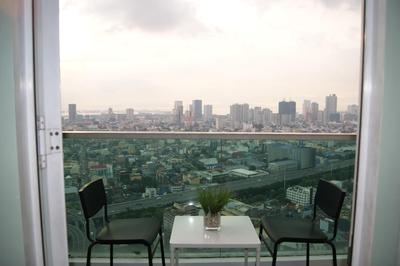 The Beacon Makati by mvmtransient