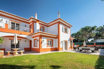 Private Villa Ribeiro I Heated Pool, 4 Bed, BBQ, AC, WIFI, BEACH