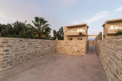 Villa Luna with swimming pool in Pitsidia