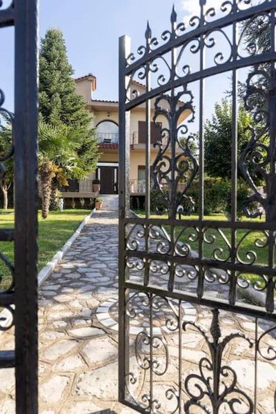 Top house