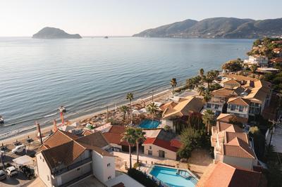 Manthos Beachfront Apartments, by ZanteWize