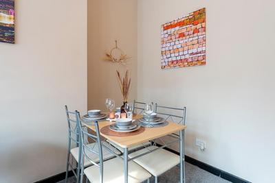 Hull Ground Floor 1 Bedroom Apt 3 beds Spacious Jesouth Striking
