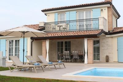 Rusti Villa La Graziosa with outdoor pool in Buje