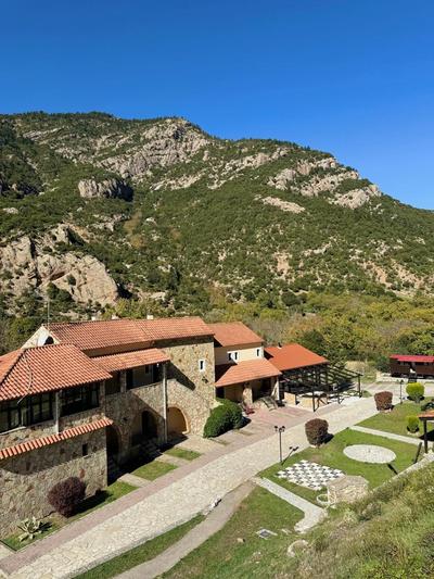 Muntenia Inn Apartments and Suites