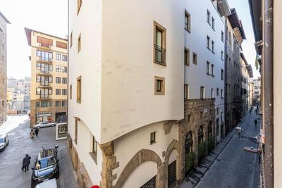 Wonderful Ponte Vecchio at a breath. PLUS