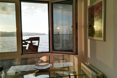 Espectacular piso de 2 dormitorios con impresionantes vistas al mar y parking gratuito en el propio edificio