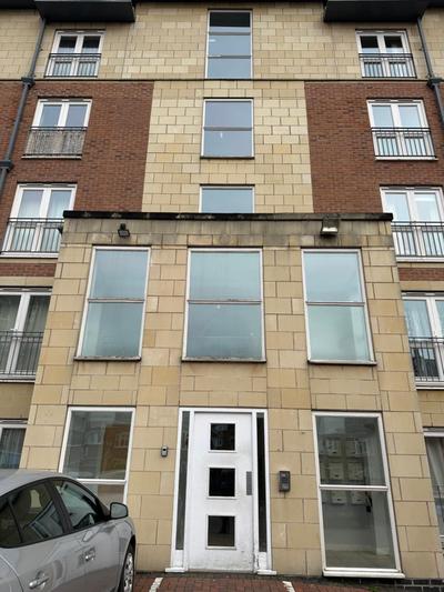 Superb 2 bed 2 bathroom free parking