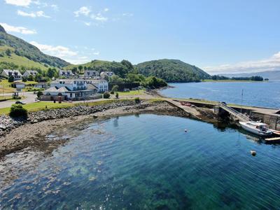 Holly Tree Hotel, Swimming Pool & Hot Tub