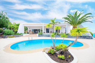 Luxe Villa with Private Pool, Jacuzzi and Spectacular Views
