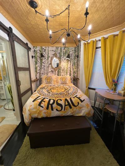 Luxurious Bedroom with Private Entrance & En-suite Bathroom