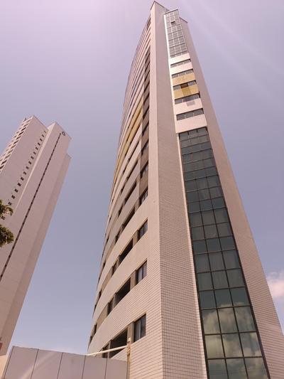 Flat com sacada a Beira-Mar