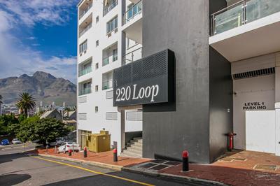 Loop Street 1-Bed Apartment with Parking