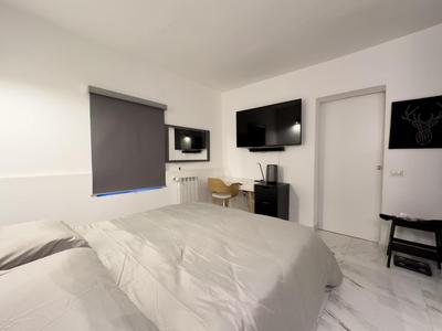 Luxury Apartment - Near Metro - Private Parking