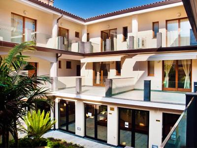 LUX Studio and Apartment