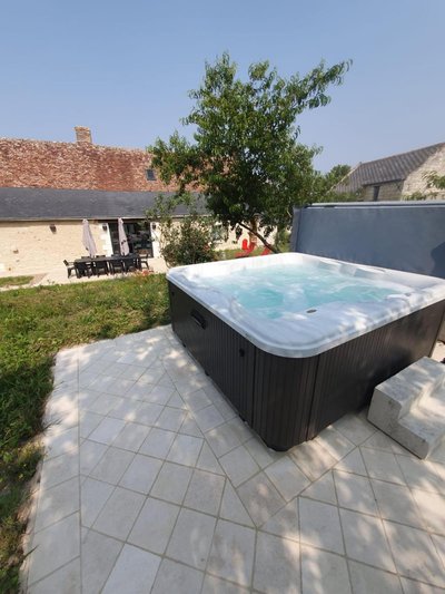 de la salle gite 8 personnes à la campagne avec jacuzzi 4 chambres 3 WC