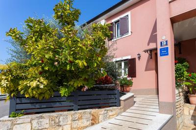 Newly renovated apartments in Funtana