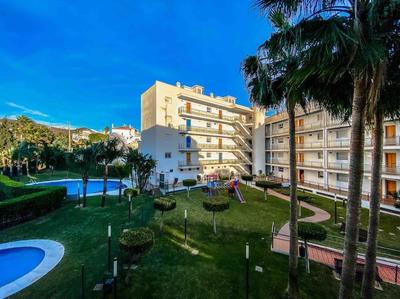Escapada Familiar en Torrox Costa A 100m de la Playa, Vistas al Mar y Parking Gratis
