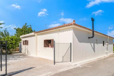 Herakles House - Close to ancient sites near Nafplio. Spacious. Equipped for all-year-round comfort.