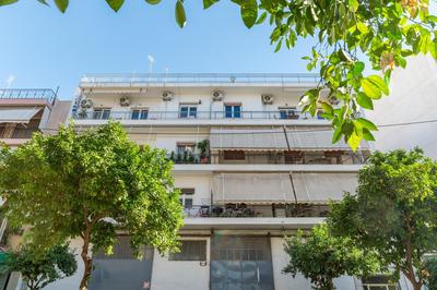 Charming Central Apt with Parking 3