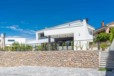 Deluxe villa with swimming pool, whirlpool on the roof terrace with a beautiful sea view - by TRAVELER tourist agency Krk ID 2125 I