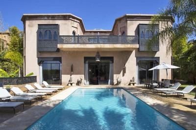 Villa Jude Luxury 6BR Villa with Private Pool, Sleeps 12, Near Golf & City
