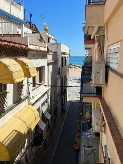 Sunny Flat in Sitges 30 Seconds to Beach, Balcony & Sea Views!