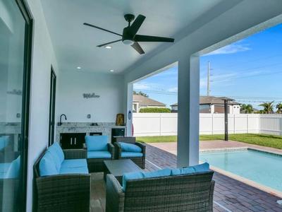 Casa Sevilla, heated pool, sleeps 9, 4B3B