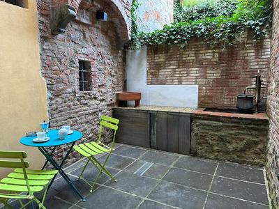 [Torre Guinigi - Anfiteatro] apartment w/courtyard