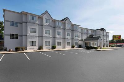 Super 8 by Wyndham Harbison/Parkridge Hospital