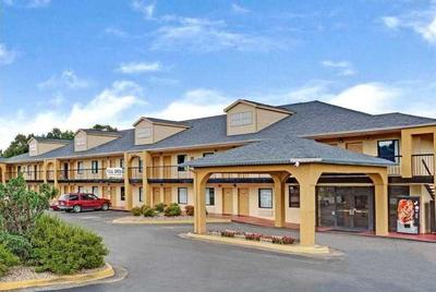 Red Carpet Inn & Suites